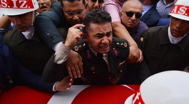 'FETÖ üyeliğinden' yargılanan Yarbay Alkan beraat etti: Kardeşinin cenazesinde çözüm sürecini eleştirmişti