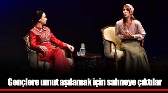 Gençlere umut aşılamak için sahneye çıktılar