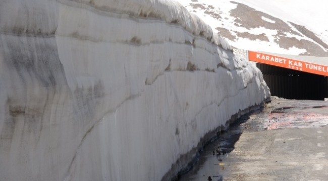 Haziran ayında 4 metre kar!