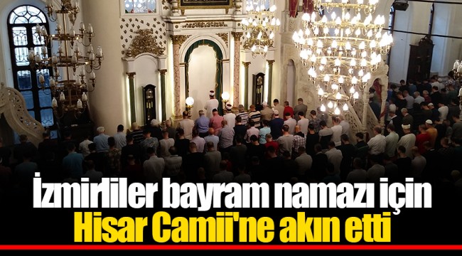 İzmirliler bayram namazı için Hisar Camii'ne akın etti