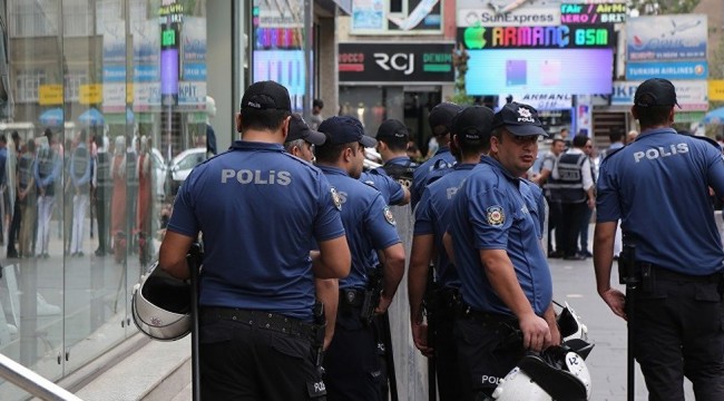 Kara Kuvvetleri'nde operasyon: Gözaltı kararı verilenler arasında 2 albay ve 9 yüzbaşı da var