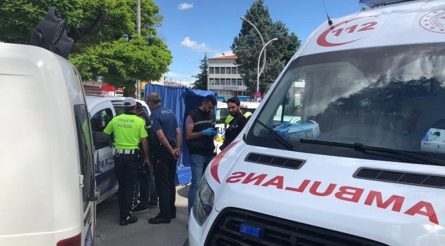 Konuşmak için çağırdığı eşini tabancayla vurdu