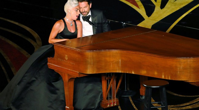 Lady Gaga, Bradley Cooper ile Irina Shayk ayrılığı hakkında soru soran hayranlarına küfür etti