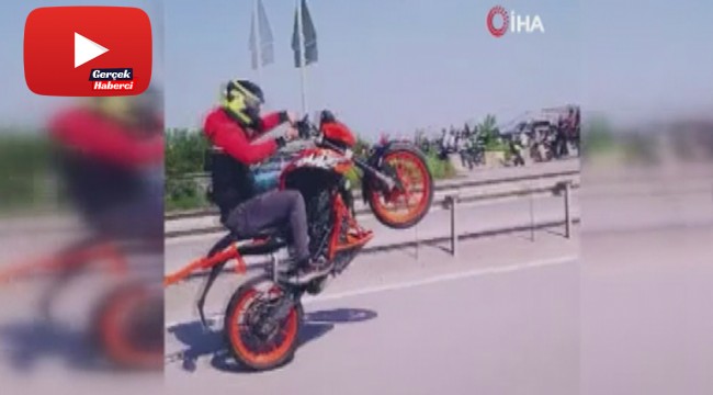 Motosikletli maganda 15 Temmuz Şehitler Köprüsü'nde tek tekerle ilerledi