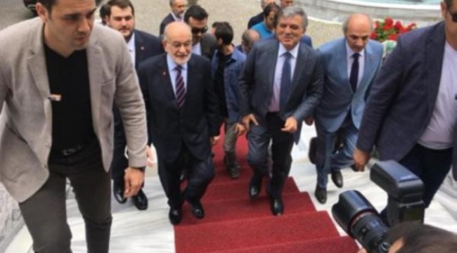 Saadet Partisi’nin etkinliğine katılan Abdullah Gül alkışlarla karşılandı