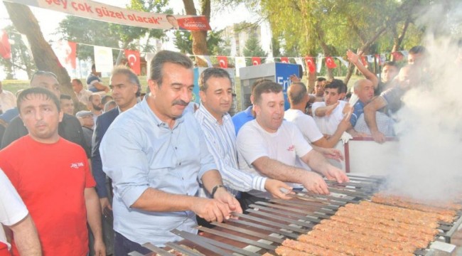 'Seçimden sonra gelecek İstanbullu seçmenlere mangalı ellerimle yakacağım' diyen belediye başkanı sözünü tuttu