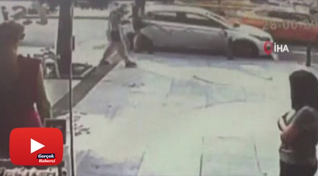 Sinir krizi geçiren kadın otomobilini parçaladı