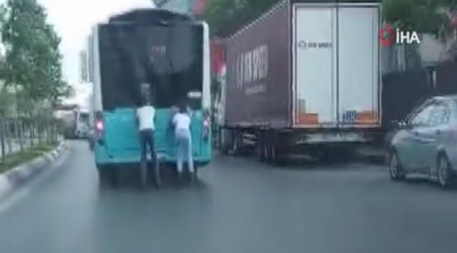 Sultanbeyli'de patenli gençlerin tehlikeli yolculuğu kamerada
