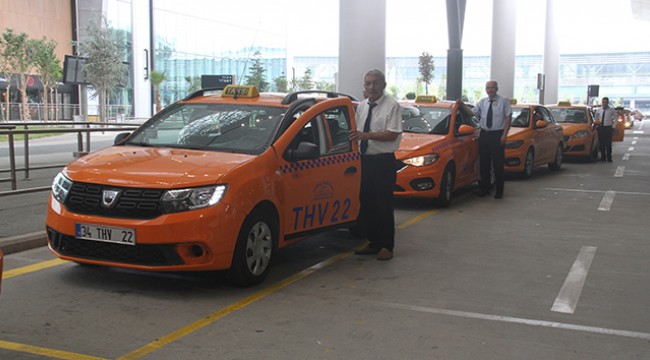 Taksicilerden Uber talebi: 'Kanunlarla tamamen yok edilmesini istiyoruz'