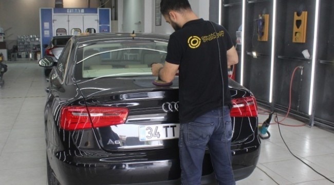 Tanınmaz haldeki araçları öyle bir işlemden geçiyor ki görenler hayran kalıyor