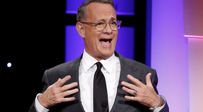 Tom Hanks 'imajını bozmak için' canlı yayında hırsızlık yaptı: Kendi maketini çaldı