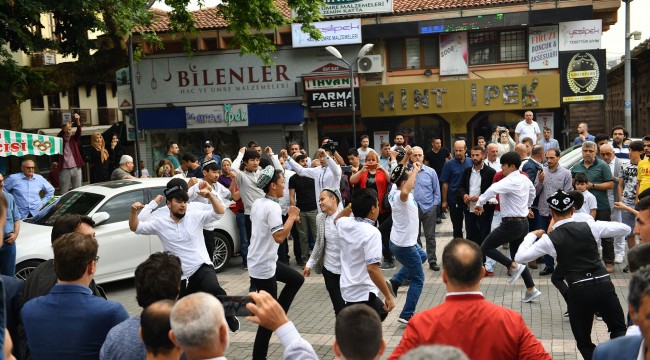 Uygur Türkleri, Çin tarafından yasaklanan 400 yıllık geleneklerini Bursa’da yaşattı