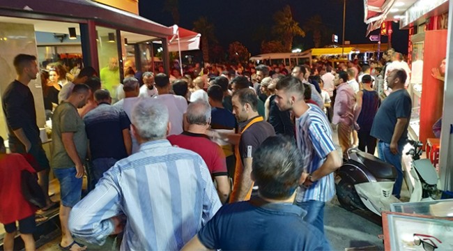 Yüzlerce turistin gözü önünde silahlar konuştu: 1 yaralı