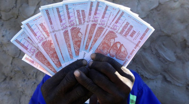 Zimbabve 'canavarı' geri döndü: Sendikalar maaşlar ABD dolarıyla ödenmezse ulusal grev uyarısı yaptı