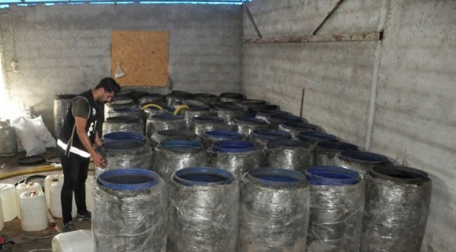 Adana'da 5 bin 400 litre sahte içki ele geçirildi