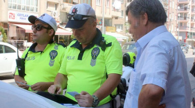 Ceza kesen polise ilginç tepki: ‘Bayram harçlığı mı çıkarıyorsunuz’
