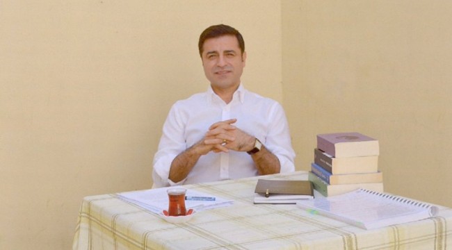 CHP'li Sezgin Tanrıkulu, Demirtaş'ı cezaevinde ziyaret etti