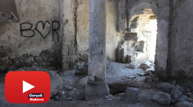 Defineciler tarihi kilisede kazmadık yer bırakmadı