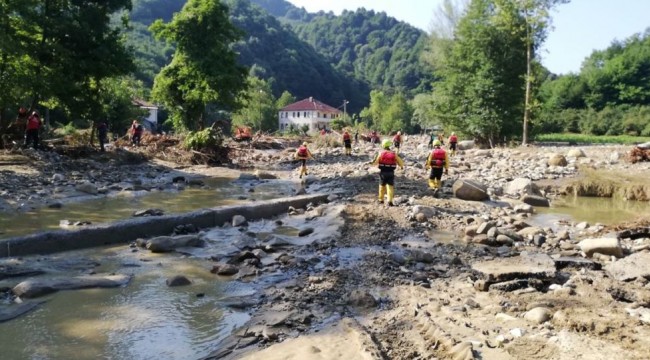 Düzce'de sel ve heyelanda kaybolan 6 kişi için aramalar yeniden başladı