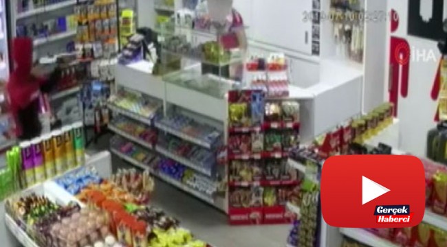 Etekli, pompalı tüfekli soyguncular akaryakıt istasyonunu kamerasında