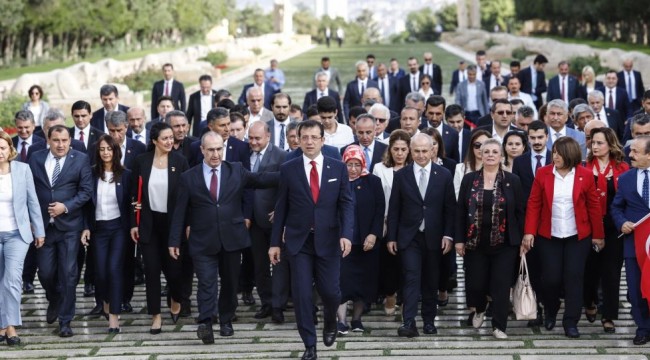 İmamoğlu Anıtkabir'i ziyaret etti