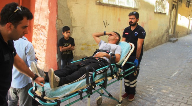 Karısı tarafından terk edilen adam kendini bıçakladı