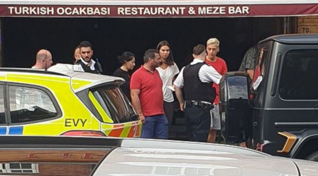 Mesut Özil'e bıçaklı saldırı girişimi