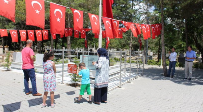 Ömer Halisdemir'in mezarına ziyaretçi akını