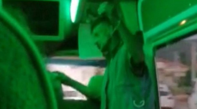 Otobüste iğrenç olay! Önce taciz etti sonra bıçak çekti