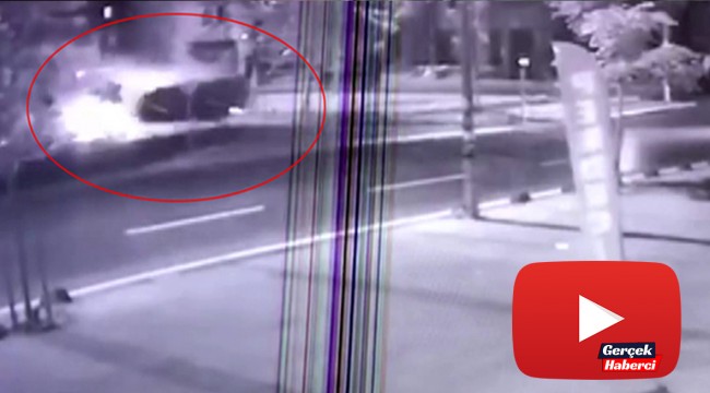 Otomobilin kaldırıma uçarak yayaların arasına daldığı feci kaza kamerada