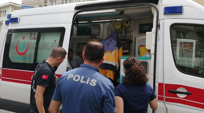 Parasını isteyen alacaklının kafasını kaldırım taşıyla yardı