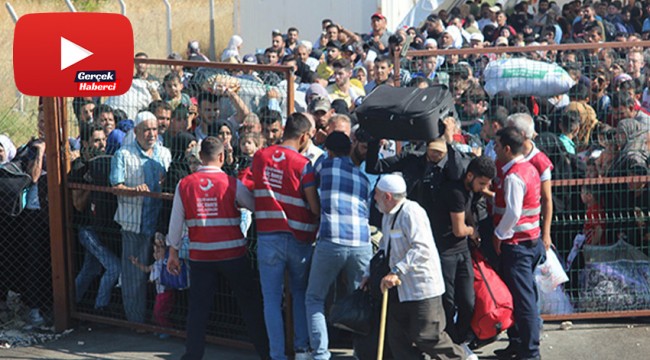 Sınır kapısında 40 derece sıcakta Suriyeli izdihamı