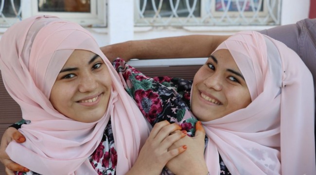 YKS'ye giren siyam ikizleri tercih yapamadı