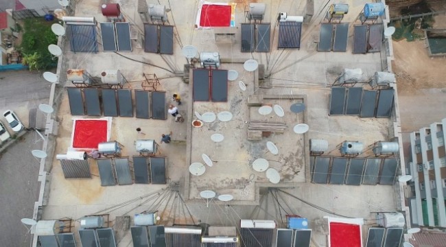 Adana'da biberin salça yolculuğu başladı, damlar kırmızıya boyandı
