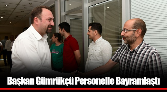 Başkan Gümrükçü Personelle Bayramlaştı