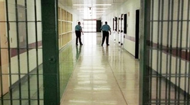Darp edilen bir tutuklu konuşma yetisini kaybetti, İki gözünü kaybeden başka bir tutuklu da tedavi edilmiyor