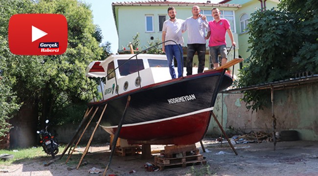 Denize 4 kilometre uzakta mahalle arasında tekne yaptı