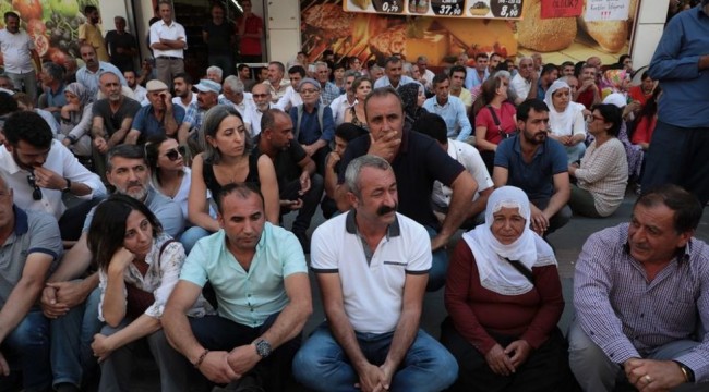 Diyarbakır'daki kayyum protestosuna 'Komünist Başkan' Maçoğlu da katıldı: Omuz omuza durmanın doğru olduğunu düşünüyoruz