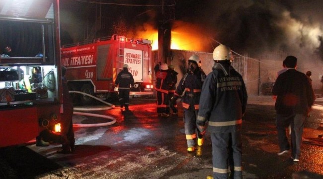 Esenyurt’ta 6 katlı binada yangın çıktı, çok sayıda kişi mahsur kaldı