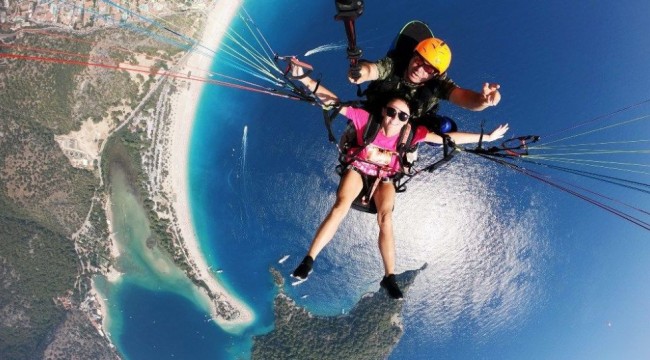 İngiliz paraşütçü, ölen annesini gökyüzünde andı