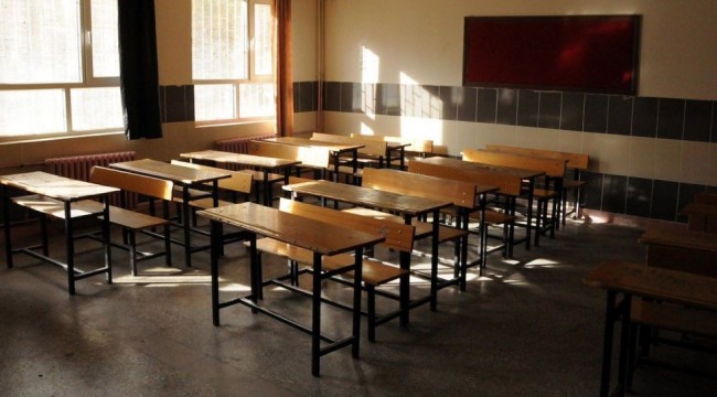Öğrencilerine 'geri dönüşüm'ü anlattı, açığa alındı
