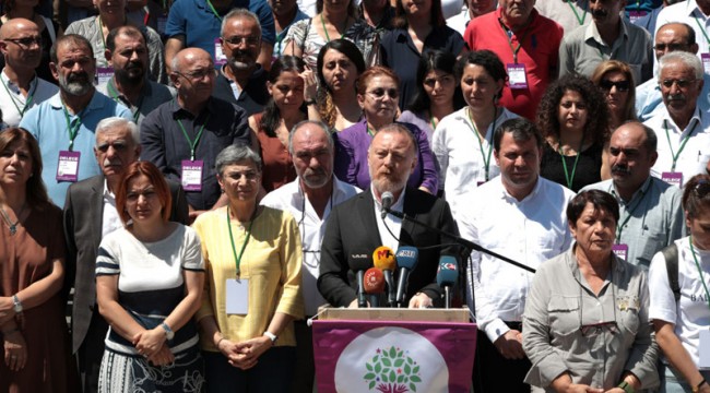 Olağanüstü toplanan HDP'den CHP ve tüm partilere çağrı: Demokratik müzakere için sorumluluk alın