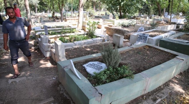 Reyhanlı'daki 100 mezarı yıkıp üzerlerine yazı yazdılar: 6 kişi gözaltında