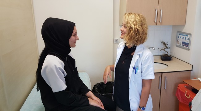 Uzman Dr. Eda Haşal, “Yaz aylarında güneş cilt lekelerini artırıyor”