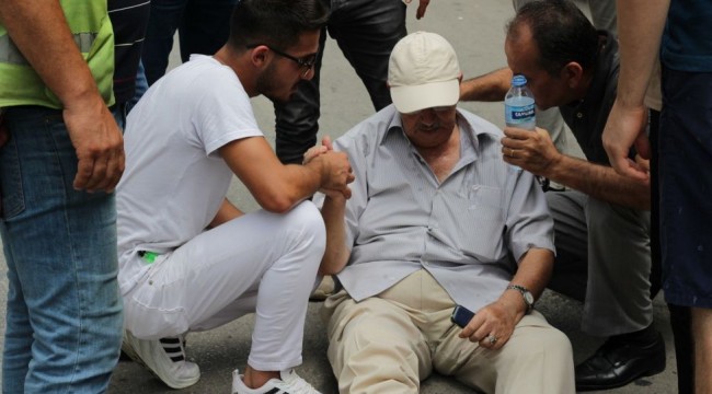 Yaşlı adama çarptı, kartvizitini bırakıp gitti