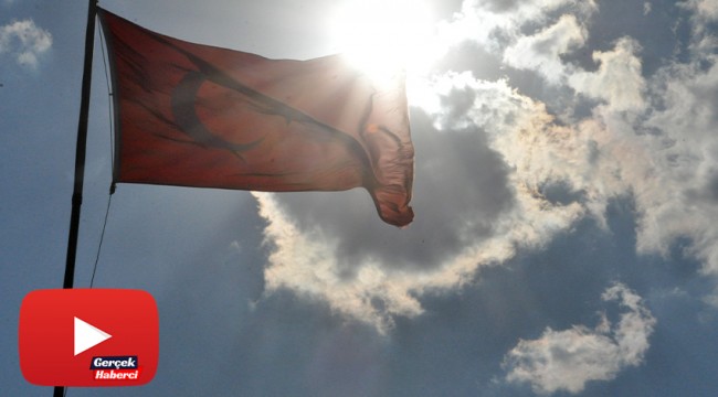 35 yıldır Türk bayrağını köyünde dalgalandırıyor