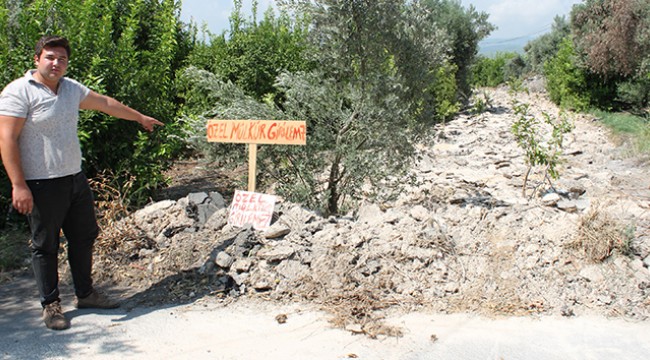 50 yıllık asfalt yol kazıldı, "özel mülkiyettir" yazısıyla kapatıldı