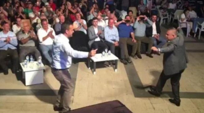 AK Parti'li ve CHP'li vekiller karşılıklı oynadı