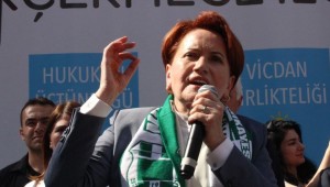 Akşener'den Diyarbakır HDP binası önünde oturma eylemi yapan annelere: Çözüm bir siyasi partinin değil, devletin kapısıdır