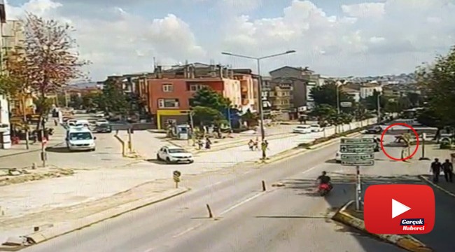 Aracın üstünde unutulan altın dolu çanta yola düştü